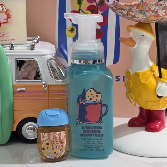 Bath & Body Works S'mores Cookie Cluster Hand Soap & Sanitizer Pocketbac Set NEW - Picture 1 of 3